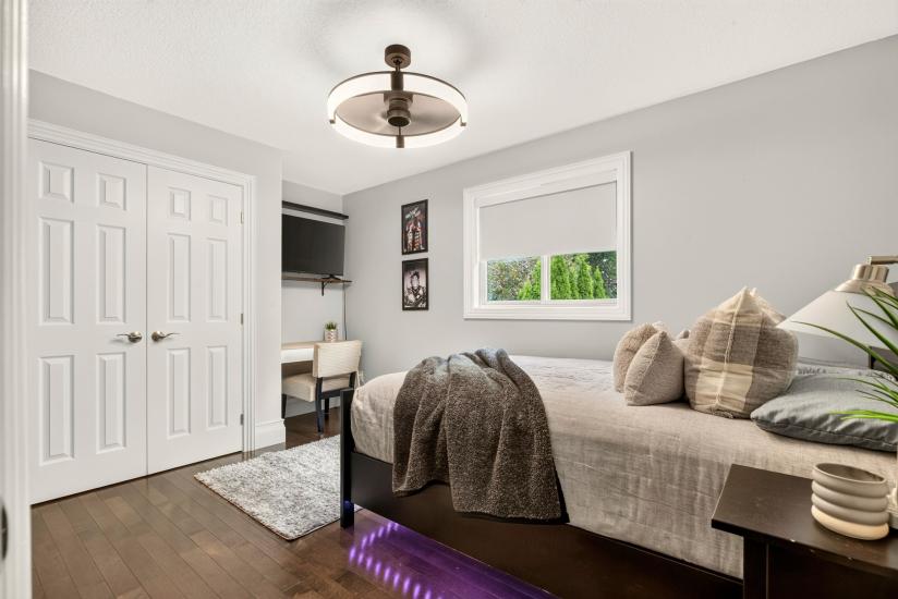 Property listing for 667 Sandcherry Dr., Burlington, ON