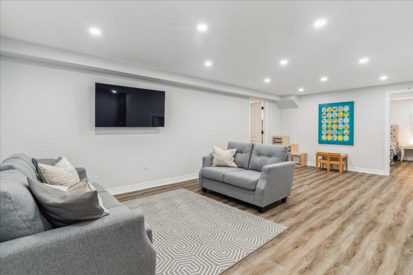 Property listing for 60 Pumpkin Pass, Binbrook, ON