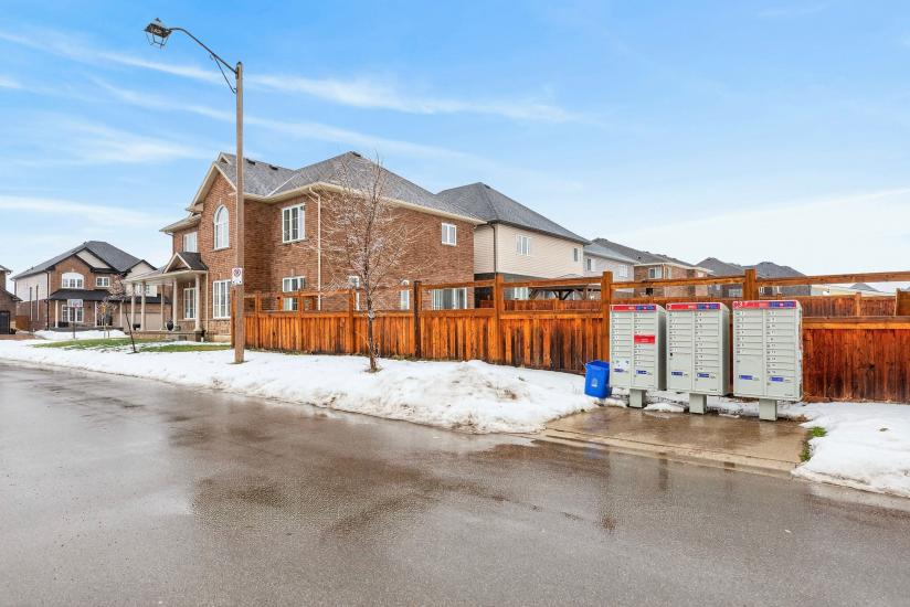 Property listing for 79 Dolomiti Crt., Stoney Creek, ON