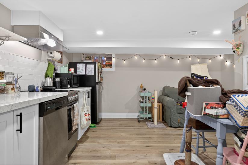 Property listing for 11 Barnesdale Ave. N., Hamilton, ON
