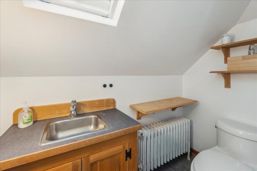 Property listing for 160 Dalewood Cres., Hamilton, ON