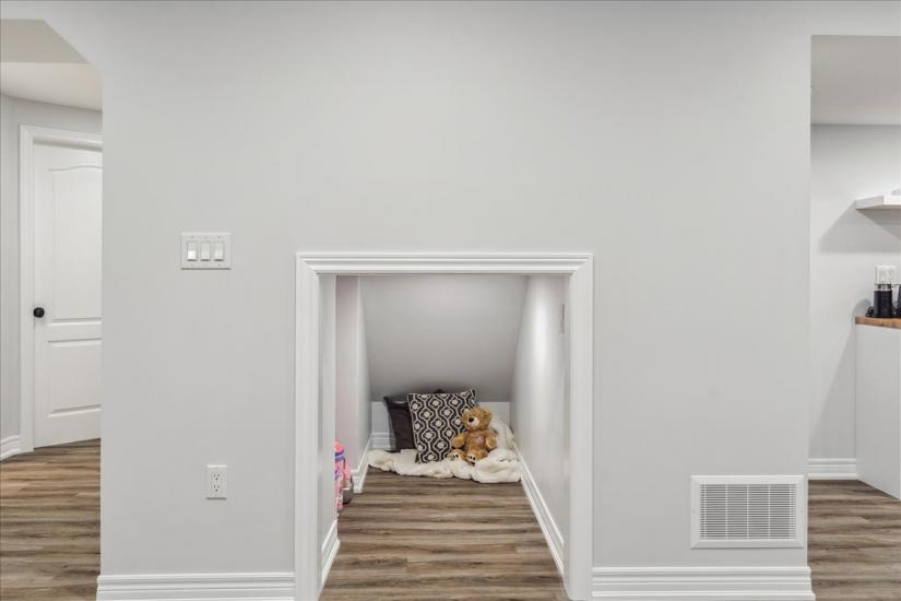 Property listing for 60 Pumpkin Pass, Binbrook, ON