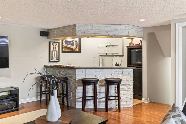 Property listing for 35 Shalfleet Blvd., Brantford, ON