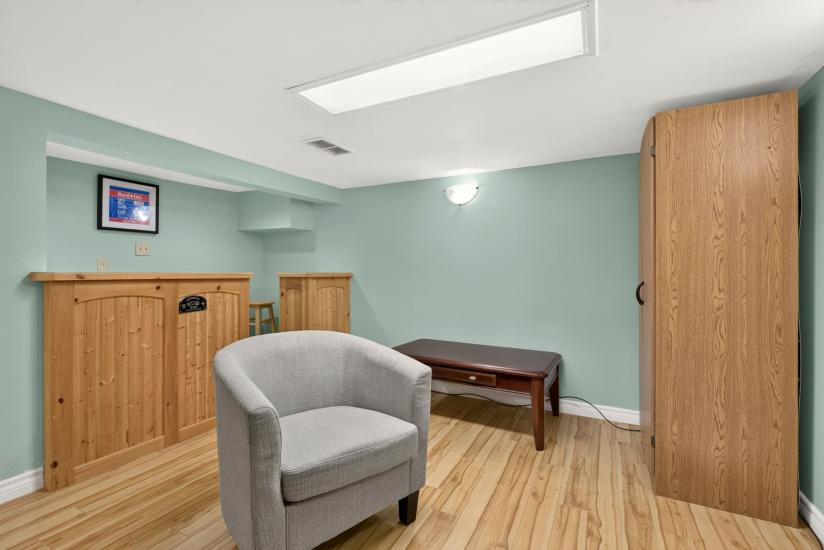 Property listing for 47 Witherspoon St., Dundas, ON