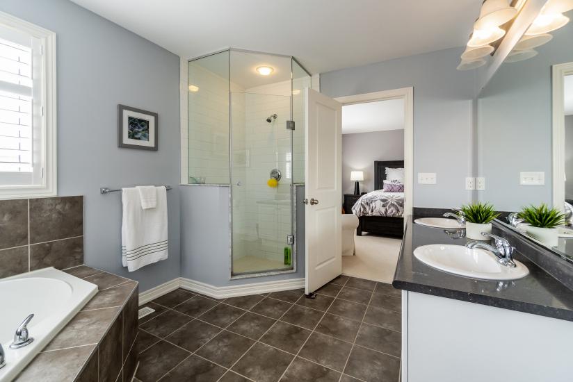 Property listing for 124 Springview Dr., Waterdown, Ontario