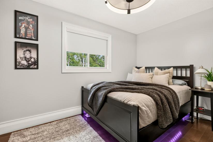 Property listing for 667 Sandcherry Dr., Burlington, ON