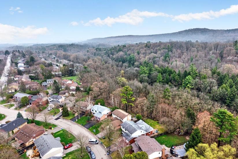 Property listing for 103 Turnbull Rd., Dundas, ON