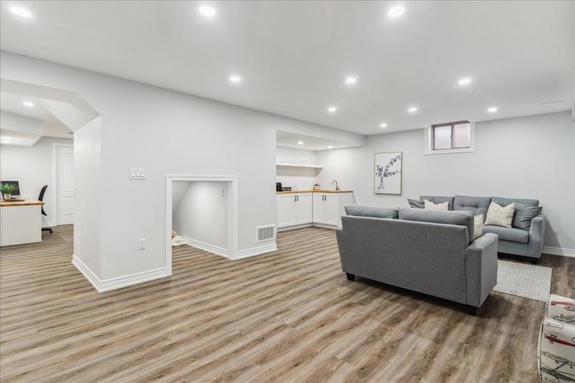 Property listing for 60 Pumpkin Pass, Binbrook, ON