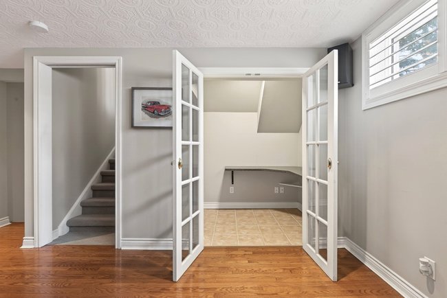 Property listing for 35 Shalfleet Blvd., Brantford, ON