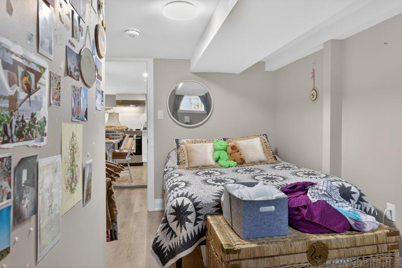 Property listing for 11 Barnesdale Ave. N., Hamilton, ON
