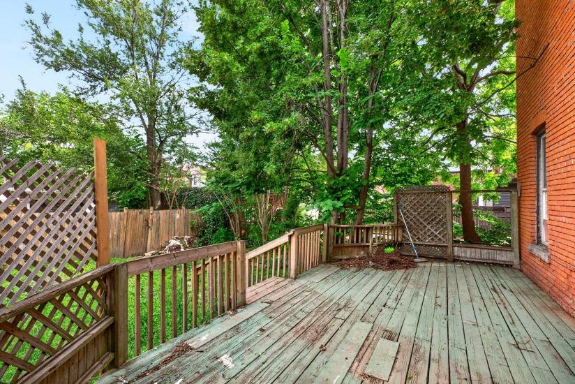 Property listing for 86 Sherman Ave. N., Hamilton, ON
