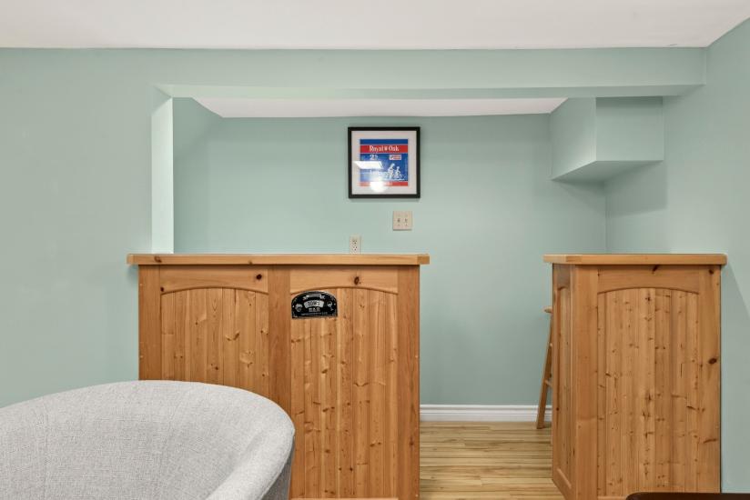 Property listing for 47 Witherspoon St., Dundas, ON