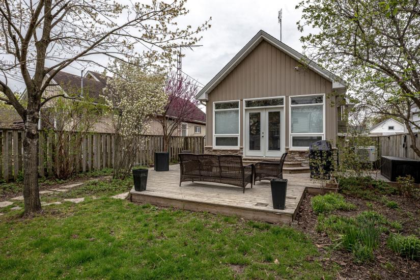 Property listing for 105 Highland Ave., St. Catharines, ON