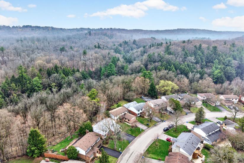 Property listing for 103 Turnbull Rd., Dundas, ON