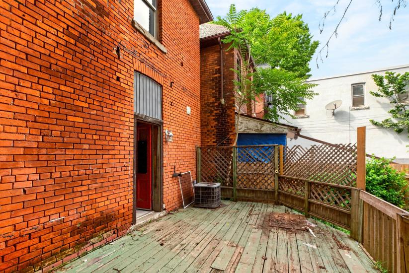 Property listing for 86 Sherman Ave. N., Hamilton, ON