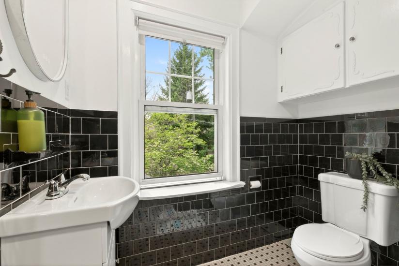 Property listing for 13 Tweedsmuir Ave., Dundas, ON