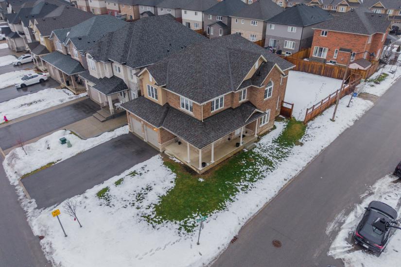 Property listing for 79 Dolomiti Crt., Stoney Creek, ON