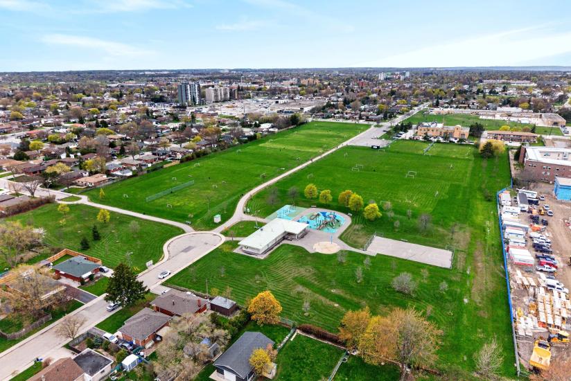 Property listing for 380 East 37th St., Hamilton, ON