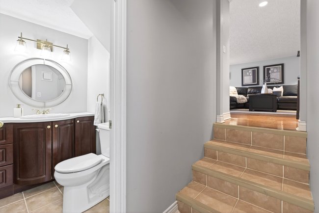 Property listing for 35 Shalfleet Blvd., Brantford, ON
