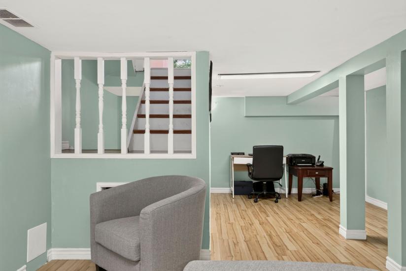Property listing for 47 Witherspoon St., Dundas, ON