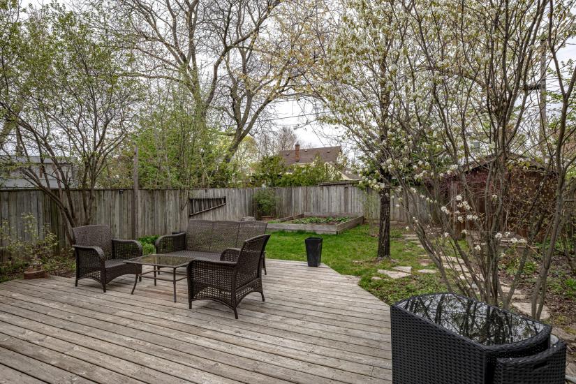 Property listing for 105 Highland Ave., St. Catharines, ON