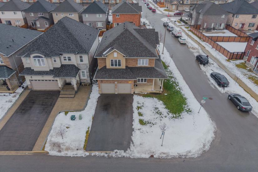 Property listing for 79 Dolomiti Crt., Stoney Creek, ON