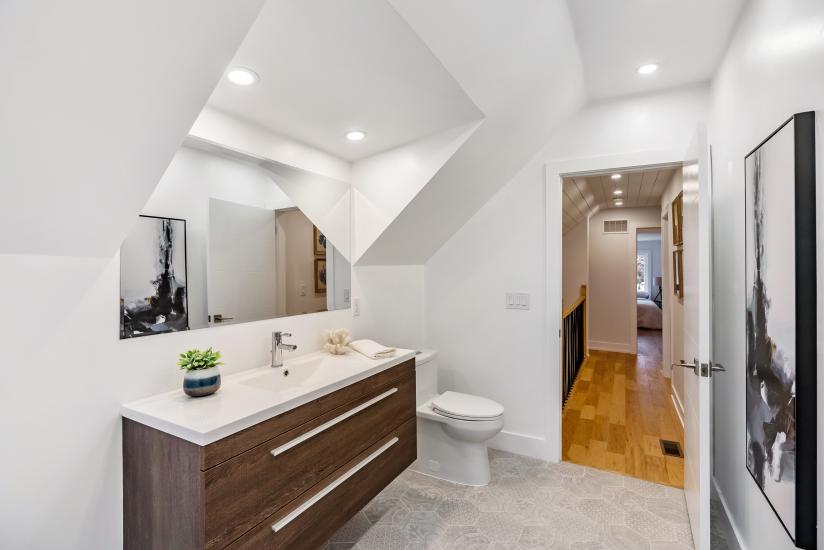 Property listing for 24 Norway Ave, Hamilton, ON