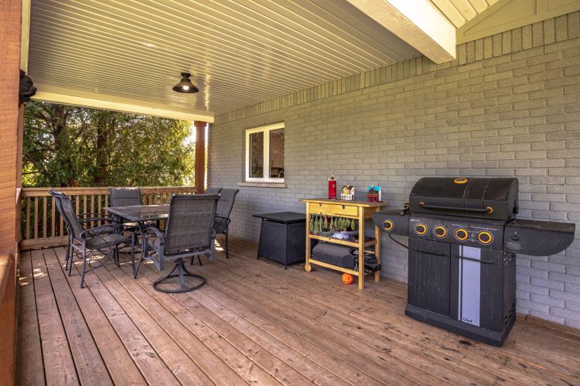 Property listing for 98 First Rd. W., Stoney Creek, ON