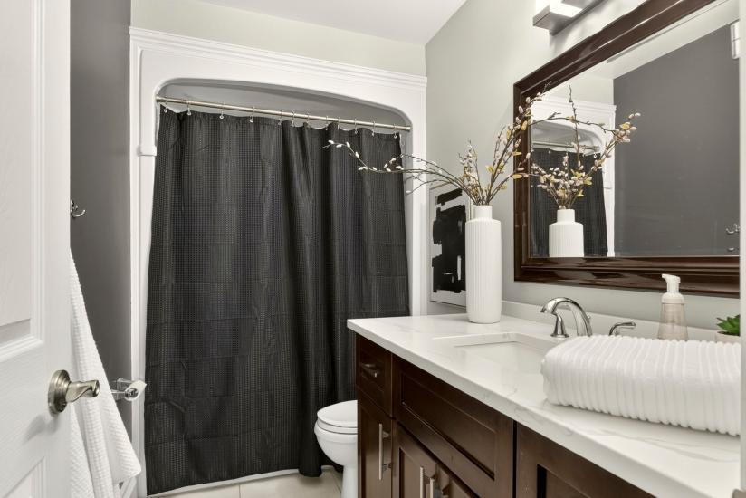 Property listing for 667 Sandcherry Dr., Burlington, ON