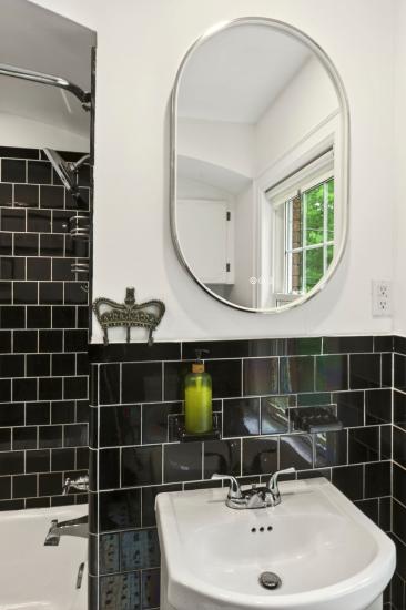 Property listing for 13 Tweedsmuir Ave., Dundas, ON