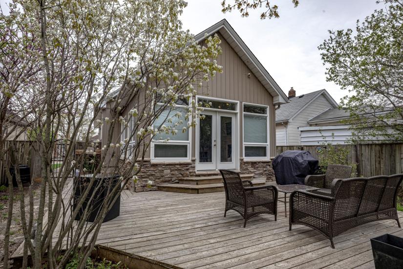 Property listing for 105 Highland Ave., St. Catharines, ON