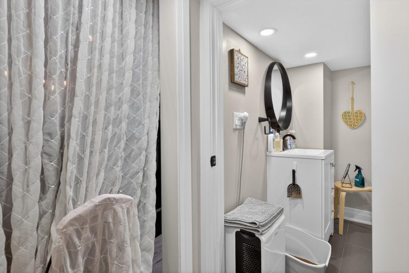 Property listing for 11 Barnesdale Ave. N., Hamilton, ON