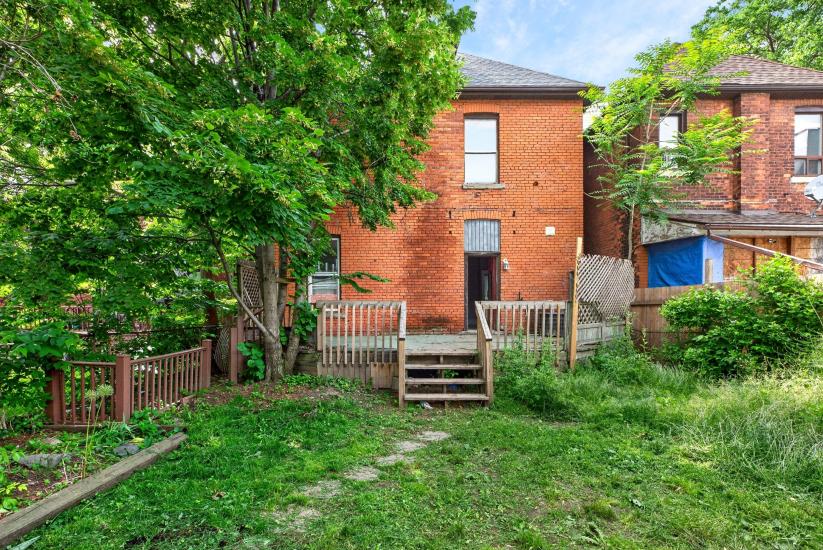 Property listing for 86 Sherman Ave. N., Hamilton, ON
