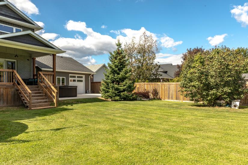 Property listing for 98 First Rd. W., Stoney Creek, ON