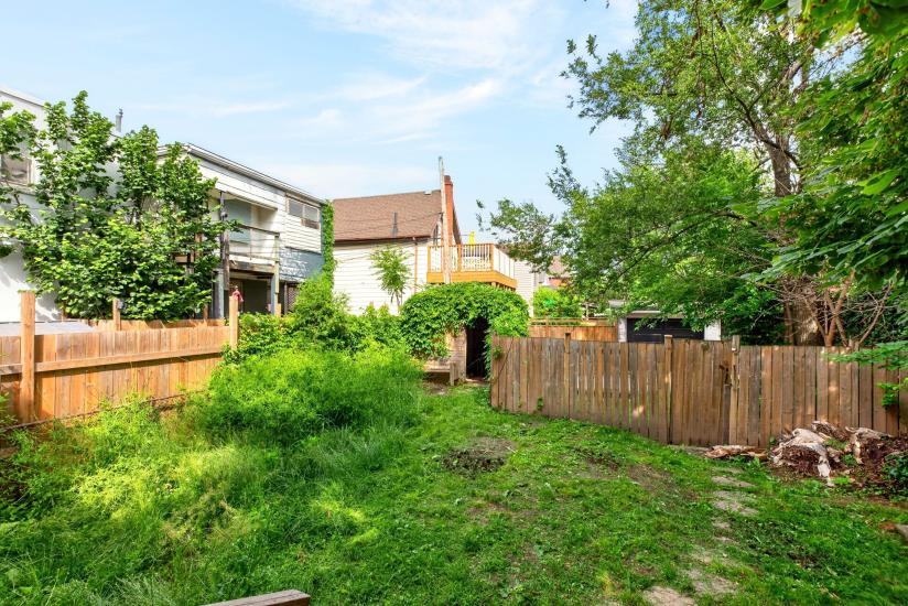 Property listing for 86 Sherman Ave. N., Hamilton, ON