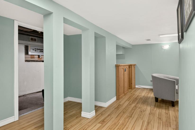 Property listing for 47 Witherspoon St., Dundas, ON