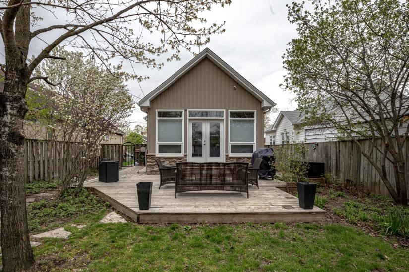 Property listing for 105 Highland Ave., St. Catharines, ON