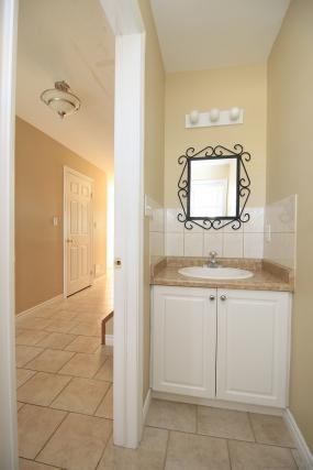 Property listing for 32 Woodbank St., Stoney Creek, ON