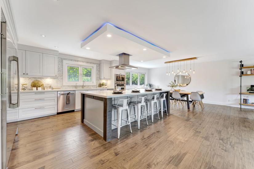 Property listing for 672 Hiawatha Blvd., Ancaster, ON