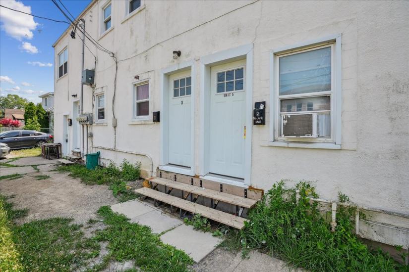 Property listing for 63 Pelham Rd., St. Catharines, ON