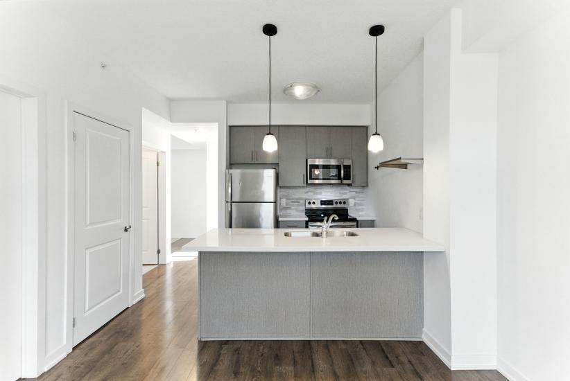 Property listing for 81 Robinson St. Unit #709, Hamilton, ON