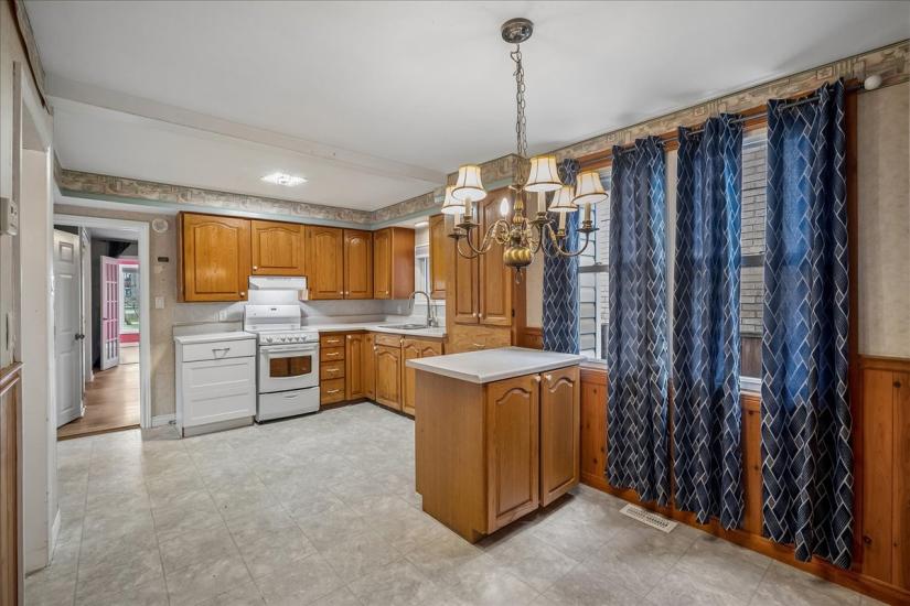 Property listing for 5 Herbert Crt., Stoney Creek, ON