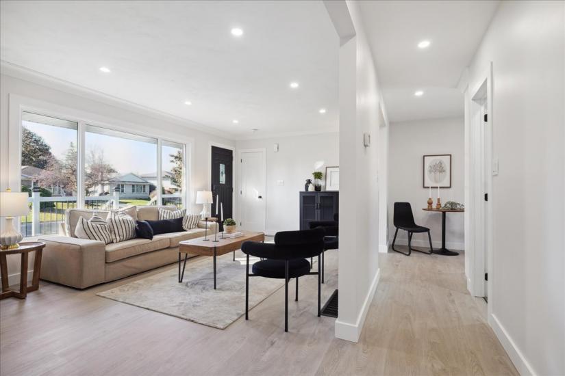 Property listing for U-14 Pembroke Ave., Brantford, ON