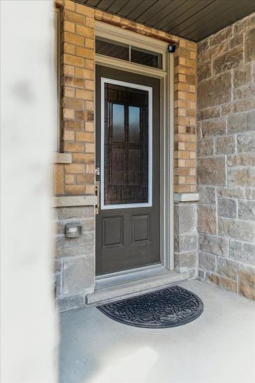 Property listing for 209 Westbank Trail, Hamilton, ON