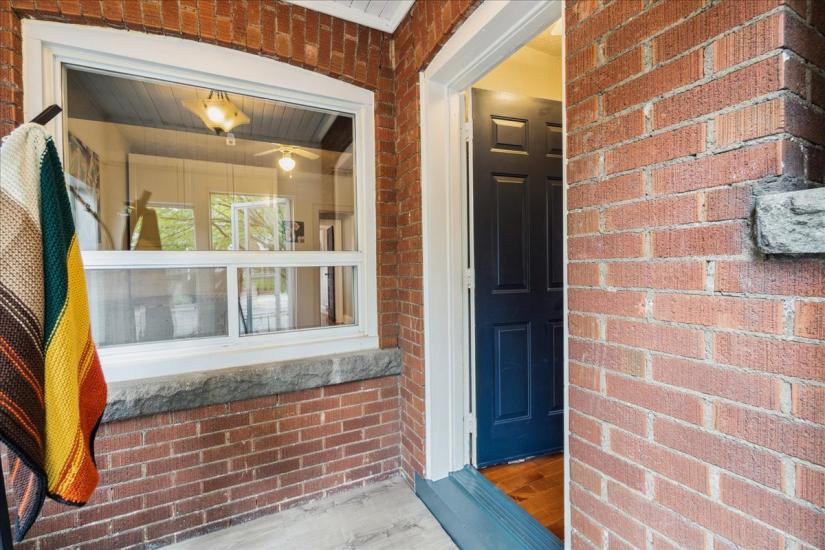 Property listing for 133 Longwood Rd. N., Hamilton, ON