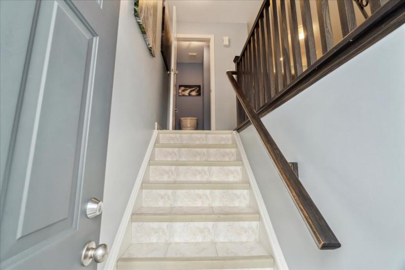 Property listing for #3-437 Highway 8, Stoney Creek, ON