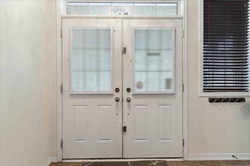 Property listing for 19 Deborah Crt., Hamilton, ON