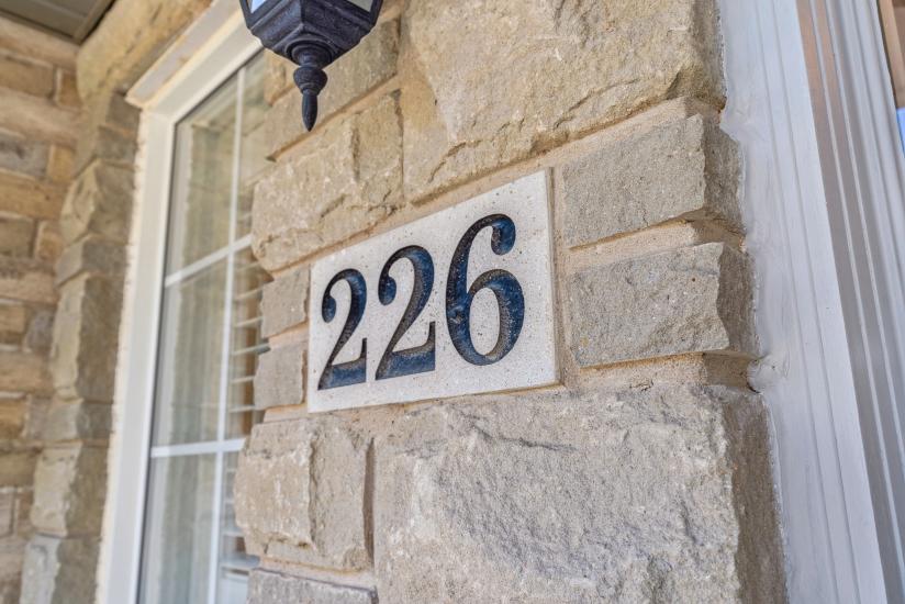 Property listing for 226 Dicenzo Dr., Hamilton, ON