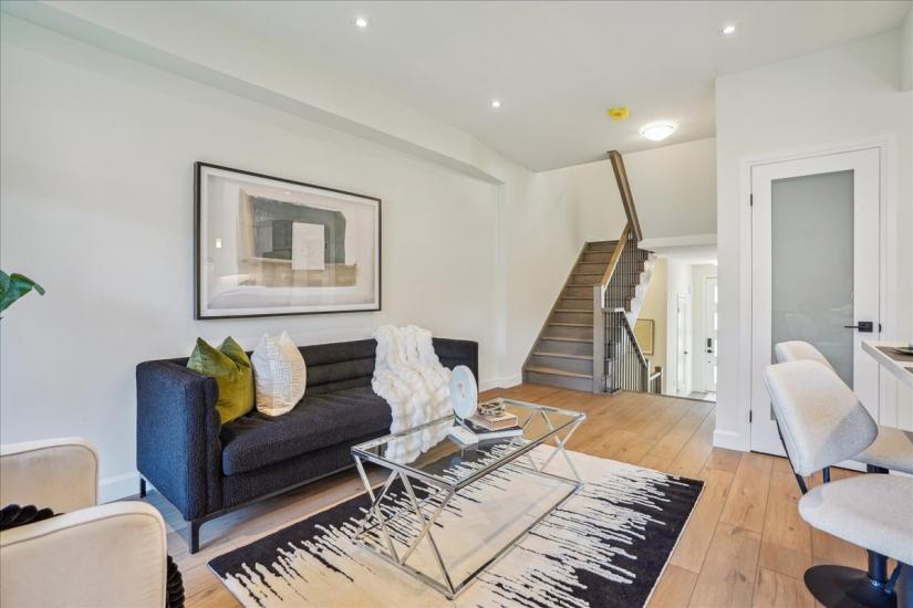 Property listing for 81 Bensley Lane, Hamilton, ON