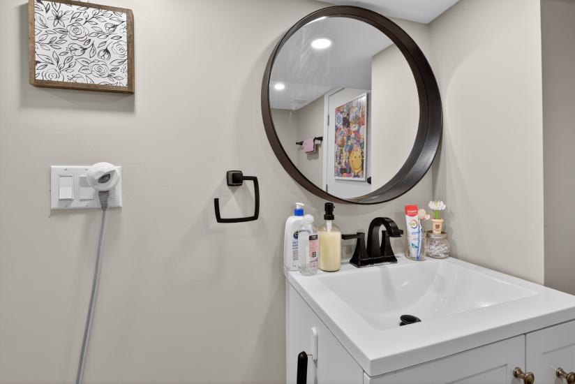 Property listing for 11 Barnesdale Ave. N., Hamilton, ON